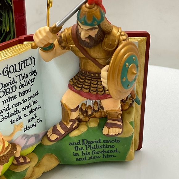 Hallmark David & Goliath Favorite Bible Stories 1 First Series Ornament 1999 - Picture 4 of 7